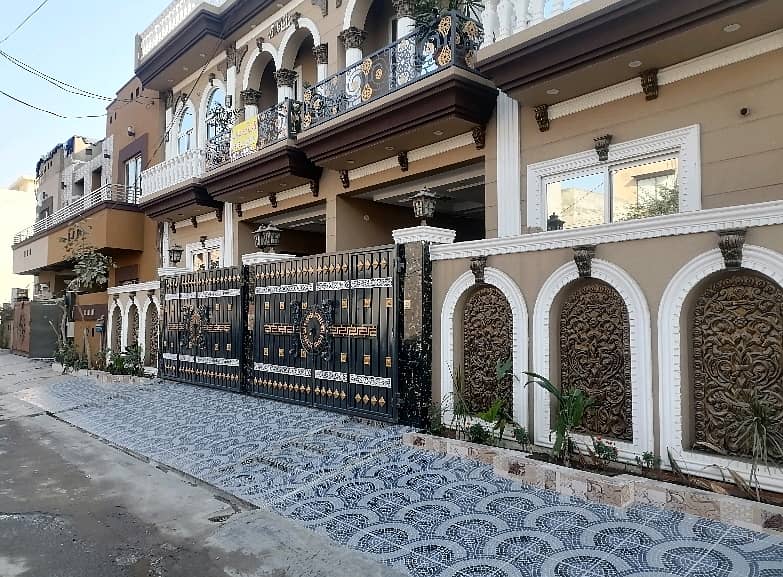 5 Marla Spacious House Is Available In Johar Town Phase 2 - Block R For sale 2