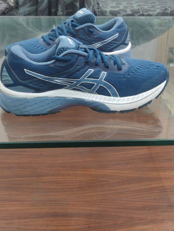 asics gt 2000 9s size 42.5 10/10 rubber sole 12