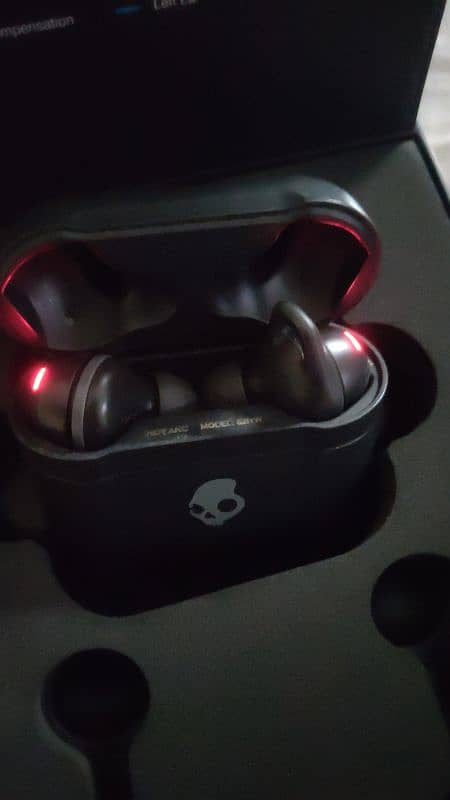 Skull candy earbuds wireless bluetooth mobile 1