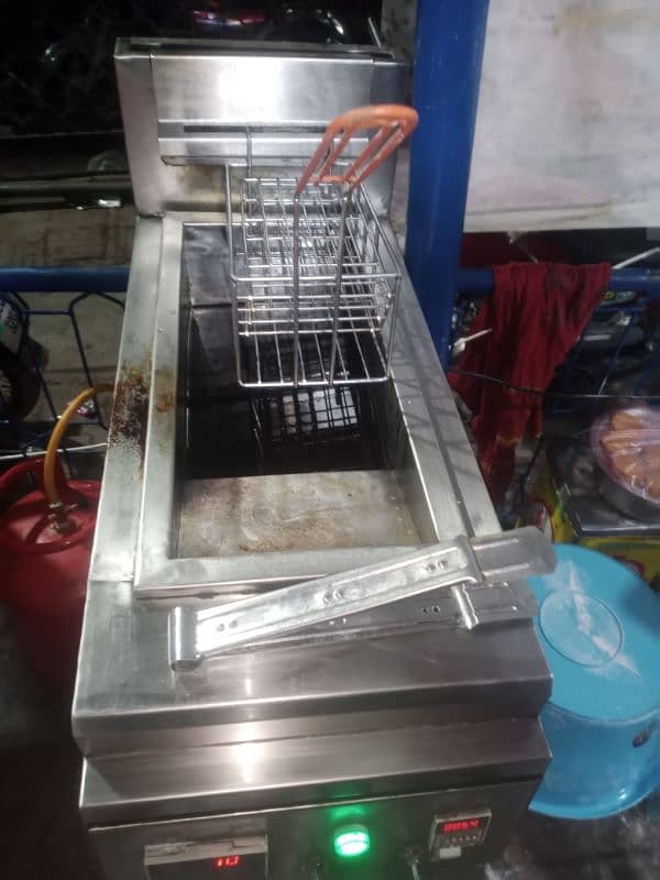 Auto fryer with temperature control and blur and timer 2