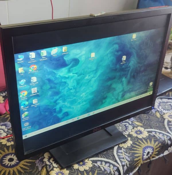 Dell E2209W LCD 22 inches A+ condition 2