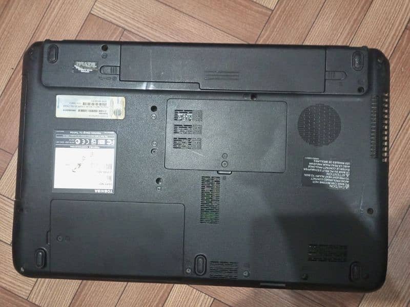 toshiba laptop core i3 , 320 hard disk 3