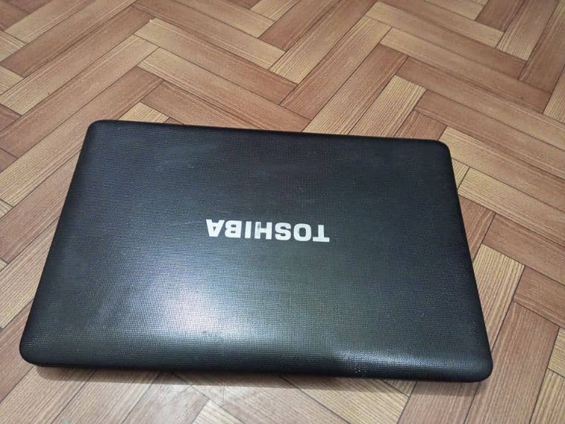 toshiba laptop core i3 , 320 hard disk 4