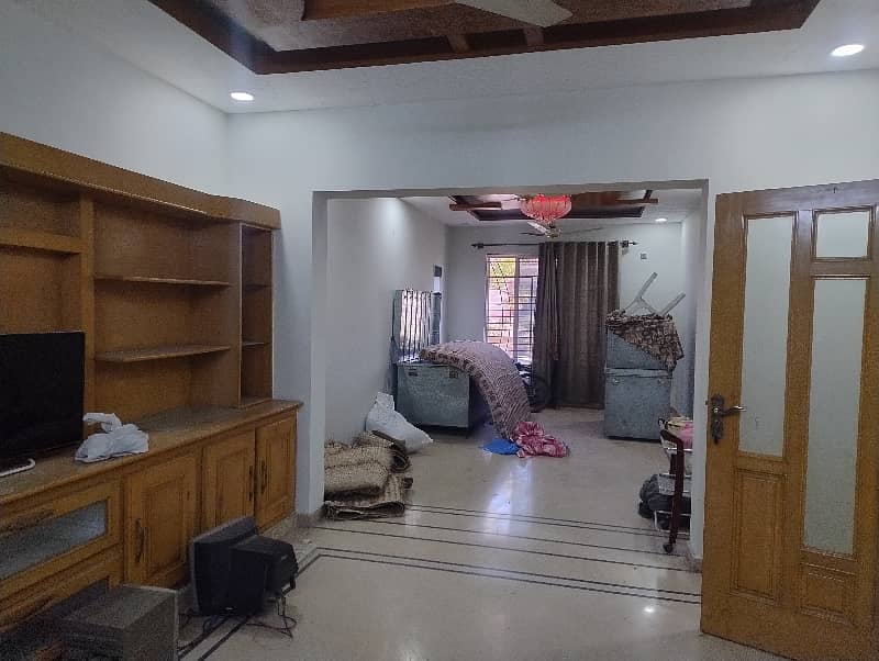 Upper Portion For Rent In G15 Size 12 Marla Water Gas Electricity All Facilities Near To Markaz Masjid Park Best Location More Five Options Available 3