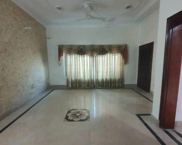 A Spacious 10 Marla Upper Portion In Margalla View Housing Society 2