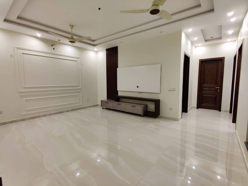 Separate Entrance 01 Kanal Upper Portion For Rent S-Block DHA Phase 8 Lahore 6