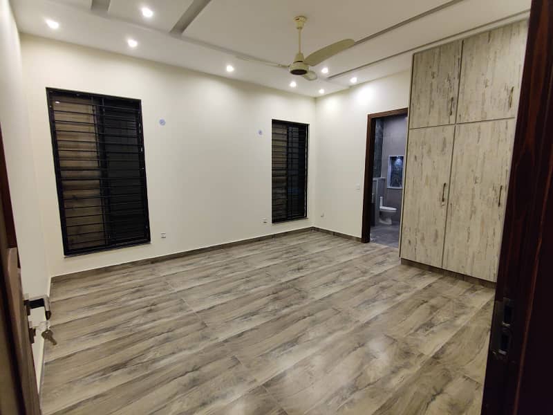 Separate Entrance 01 Kanal Upper Portion For Rent S-Block DHA Phase 8 Lahore 17