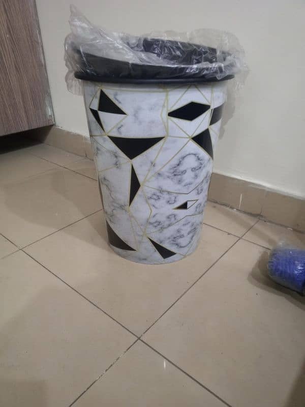 big dustbin 0