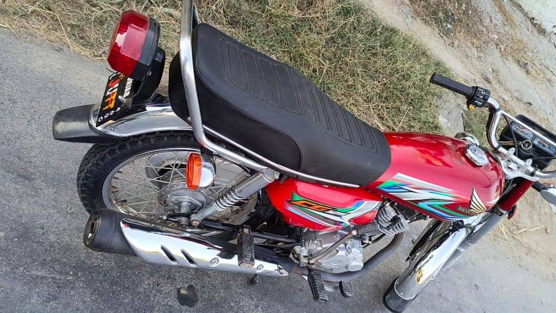 arrgent sale bike Honda gc125 9