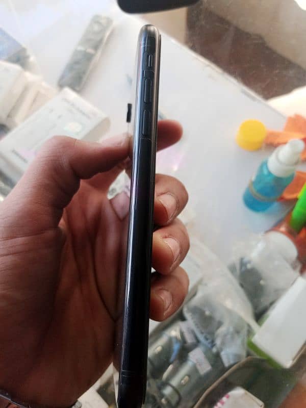 Iphone XR Total genuine, with gurranty,also shop visit available 3