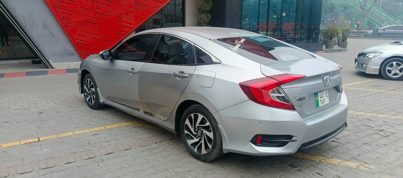 Honda Civic Oriel 1.8 i-VTEC CVT 2017 6