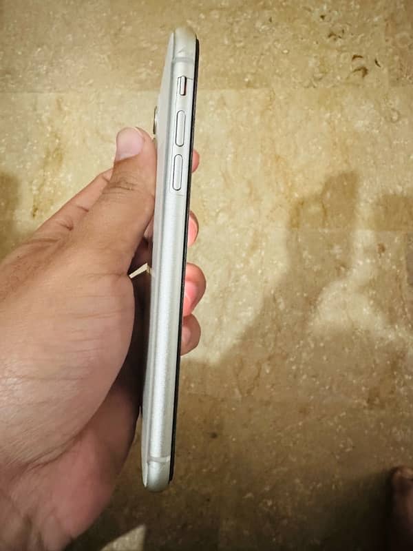 iPhone 11 Non PTA 3