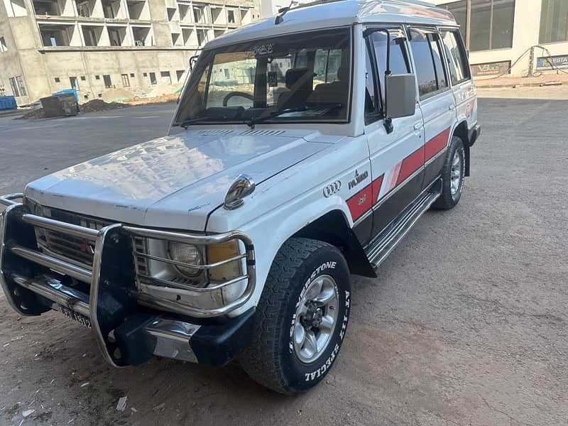 Mitsubishi Pajero 1987 2