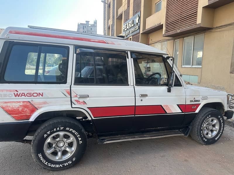 Mitsubishi Pajero 1987 3