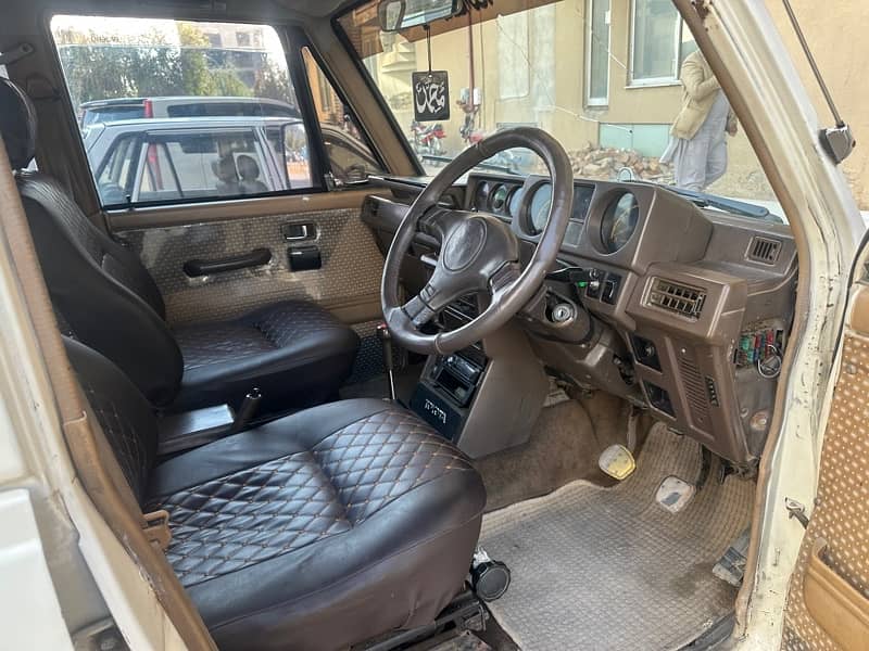 Mitsubishi Pajero 1987 4