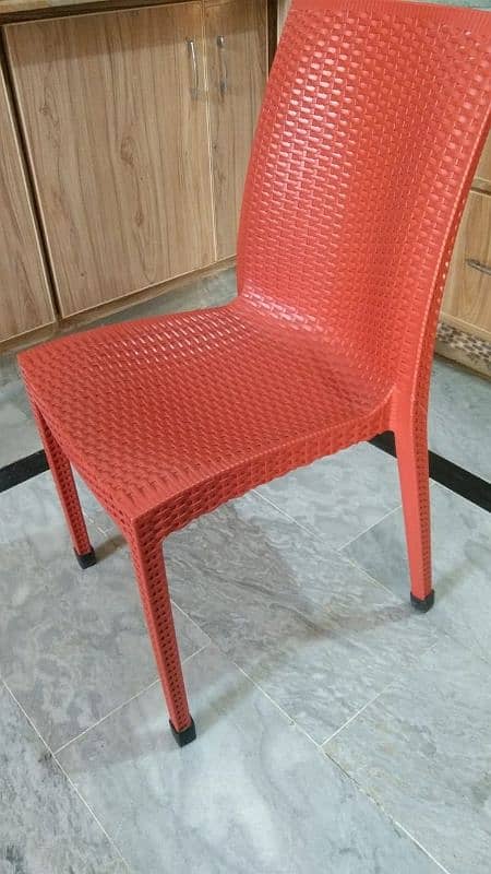 4 plastic chairs for sale condition is 10/10 1