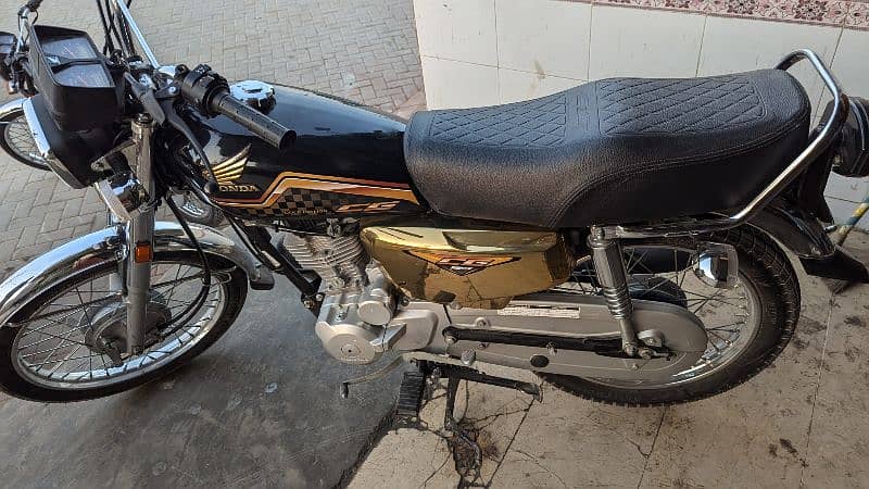 Honda CG 125 2024 special edition gold 0