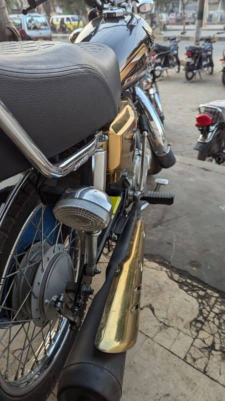 Honda CG 125 2024 special edition gold 1