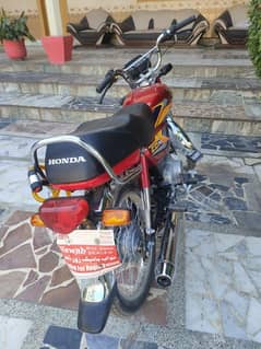 Honda CD70 2025