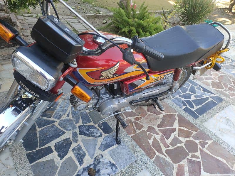 Honda CD70 2025 3