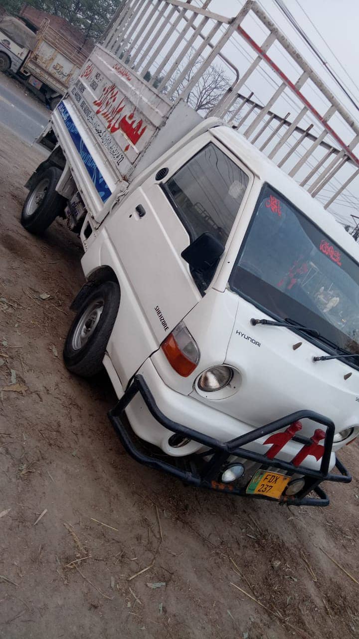 Hyundai Shahzor white colour 2001 model 3