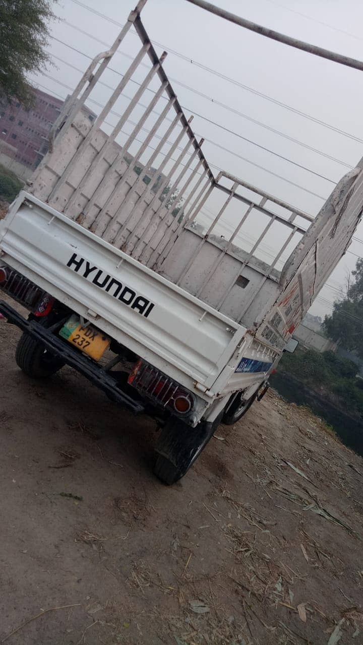 Hyundai Shahzor white colour 2001 model 9