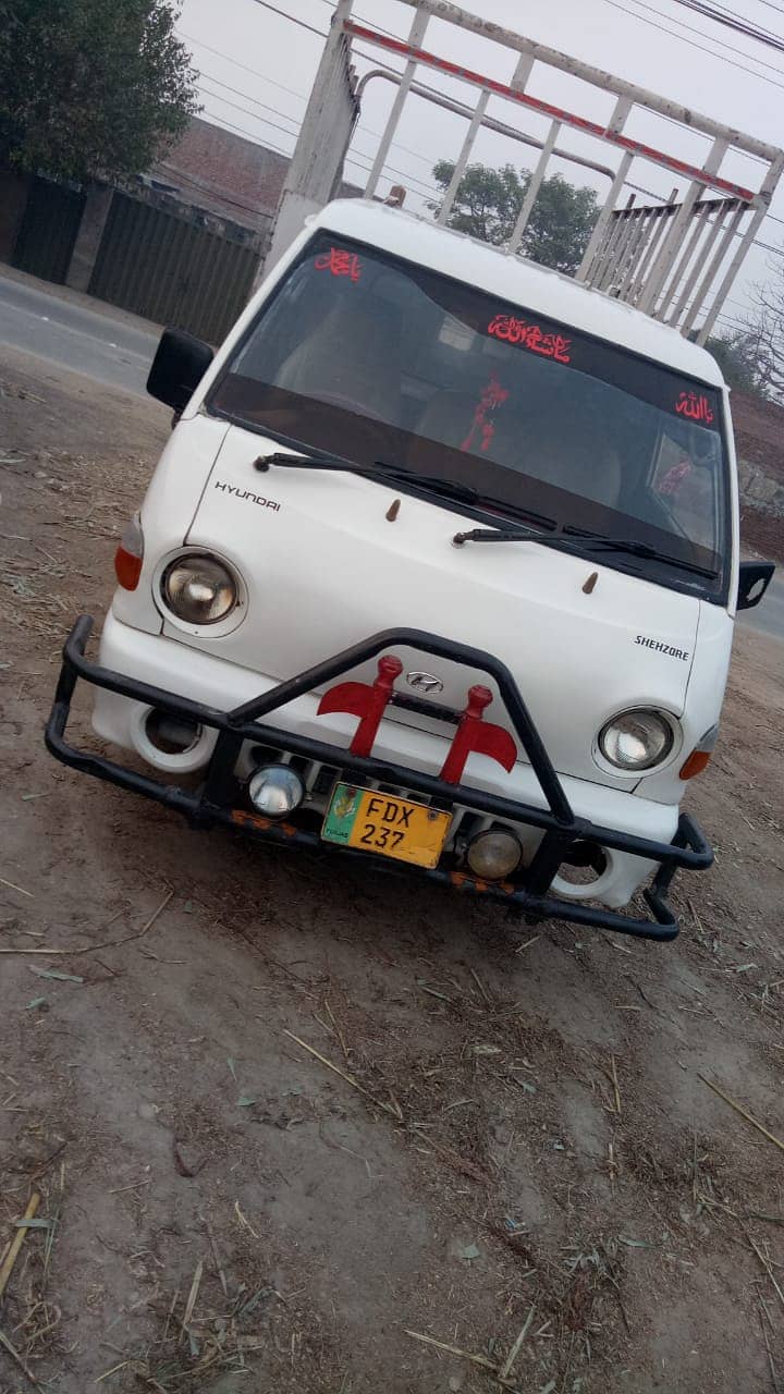 Hyundai Shahzor white colour 2001 model 13