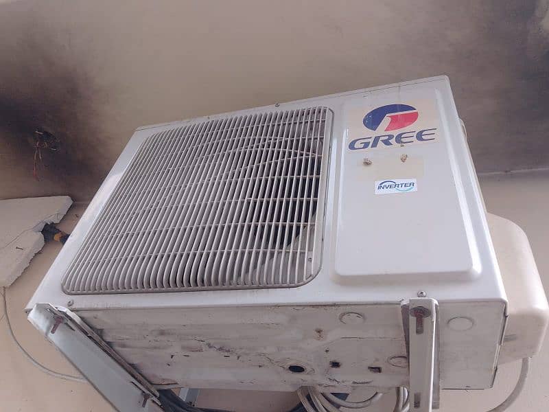 Gree 1.5 ton AC DC INVERTER HEAT AND COOL 4