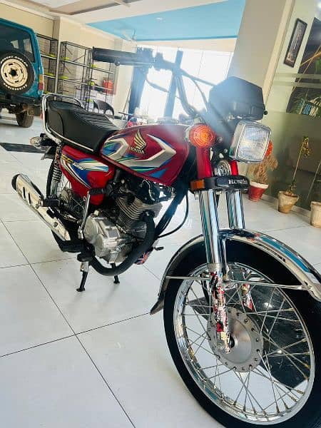 honda 125 model 2022 new condition like zero meter totel drive 2000 km 1