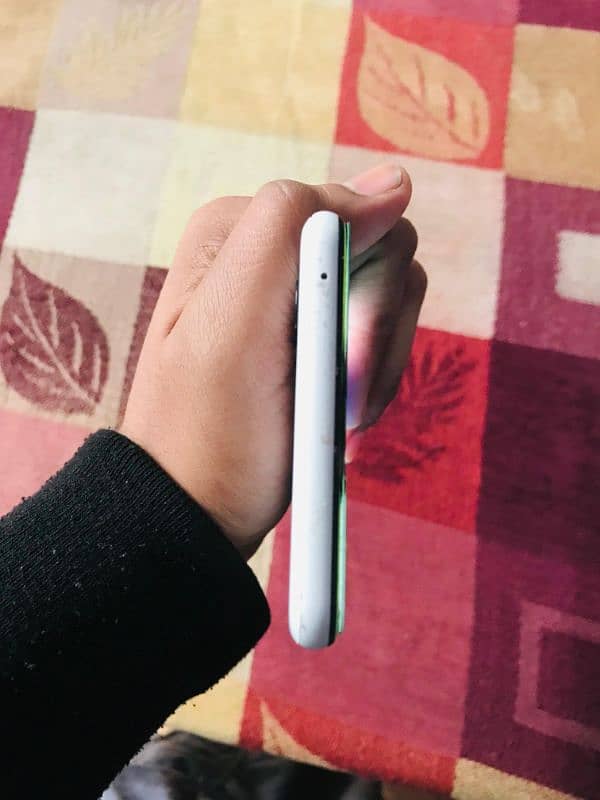 I am selling my Google pixel 3xl 10/10 condition 3