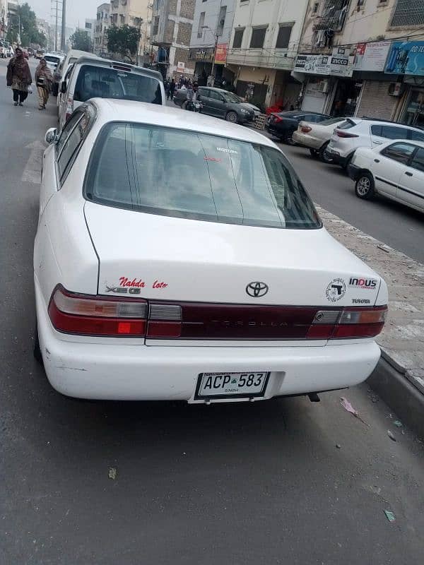 Toyota Corolla XE 2000 5