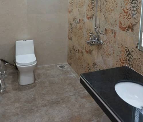 900 Square Feet Flat Ideally Situated In Bahria Town - Sector C 2