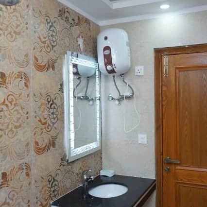 900 Square Feet Flat Ideally Situated In Bahria Town - Sector C 3