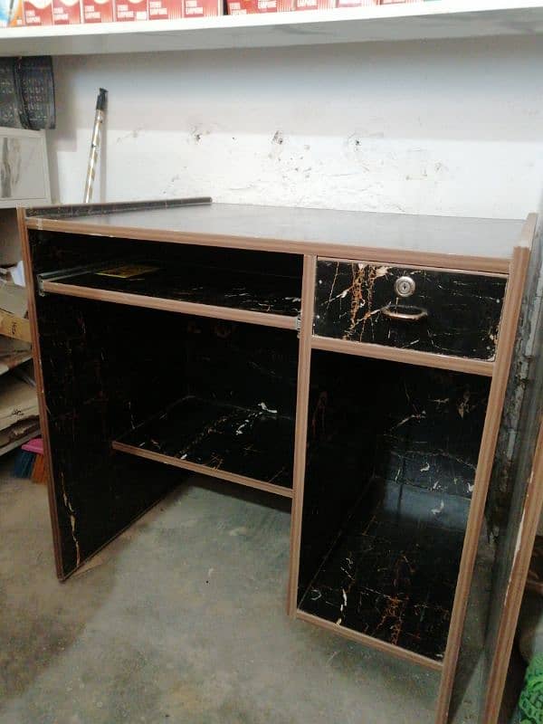 Computer table for sale 0