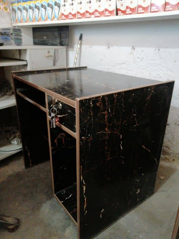 Computer table for sale 3