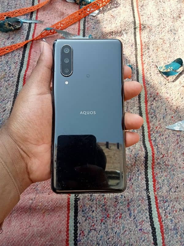 Aquos zero 5G 0