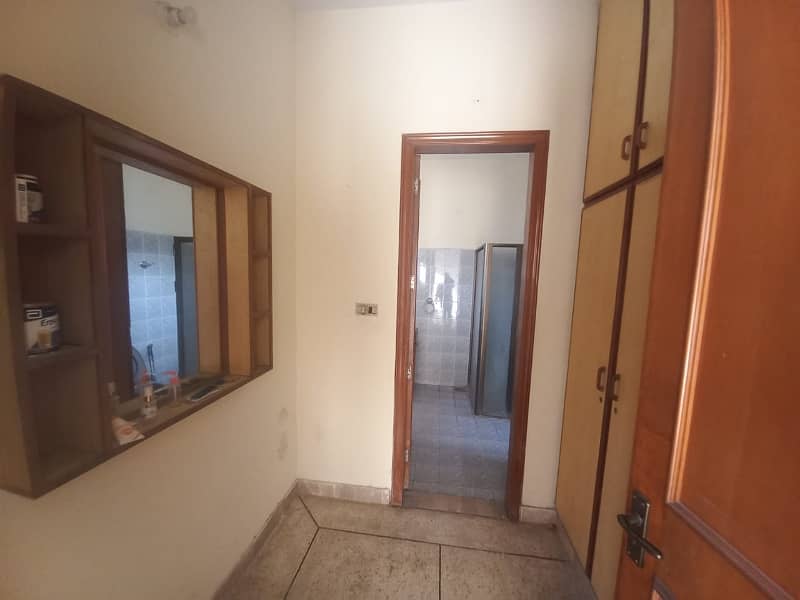 1 Kanal Upper Portion Available For Rent In Johar Town H-3 Block Facing Emporium Mall Hot Location 4