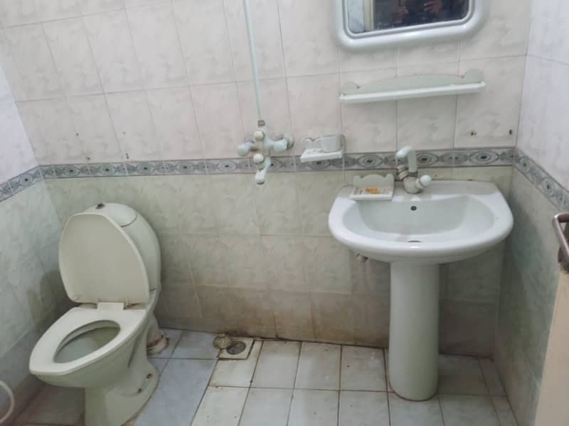 7.5 Marla Lower Portion With Separate Gate Available For Rent In Johar Town Lahore 4