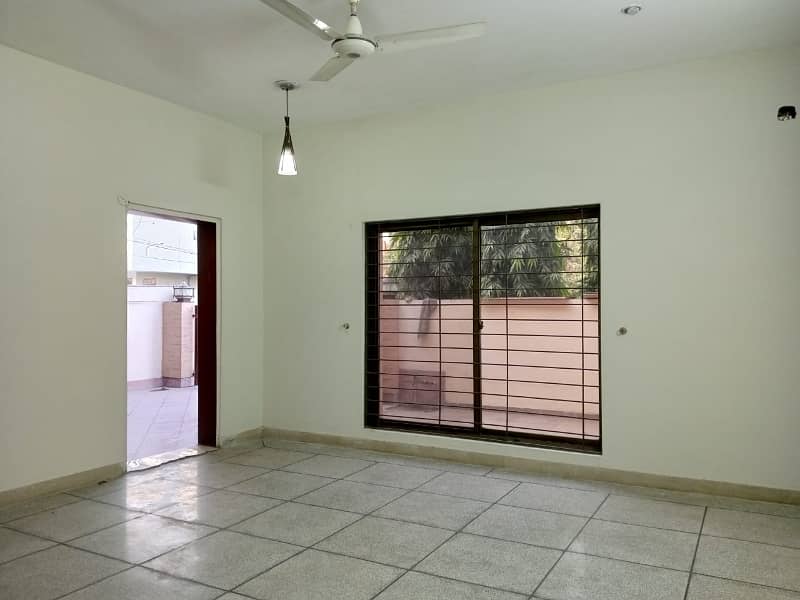 10 Marla House Available For Sale In Alpha Society Canal Road Lahore 2