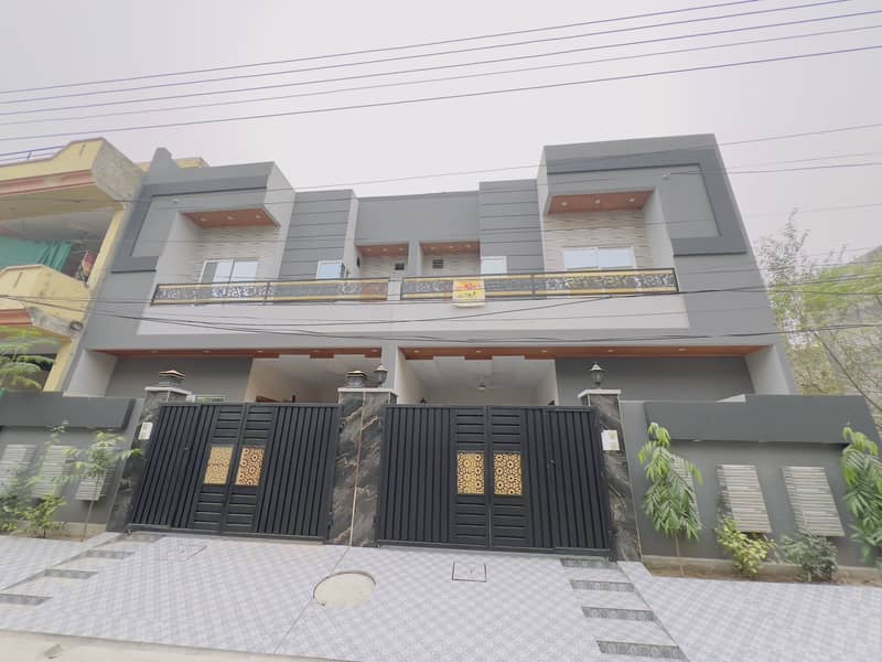 High-End 5 Marla House For Sale Near Emporium Mall & Expo Centre 0