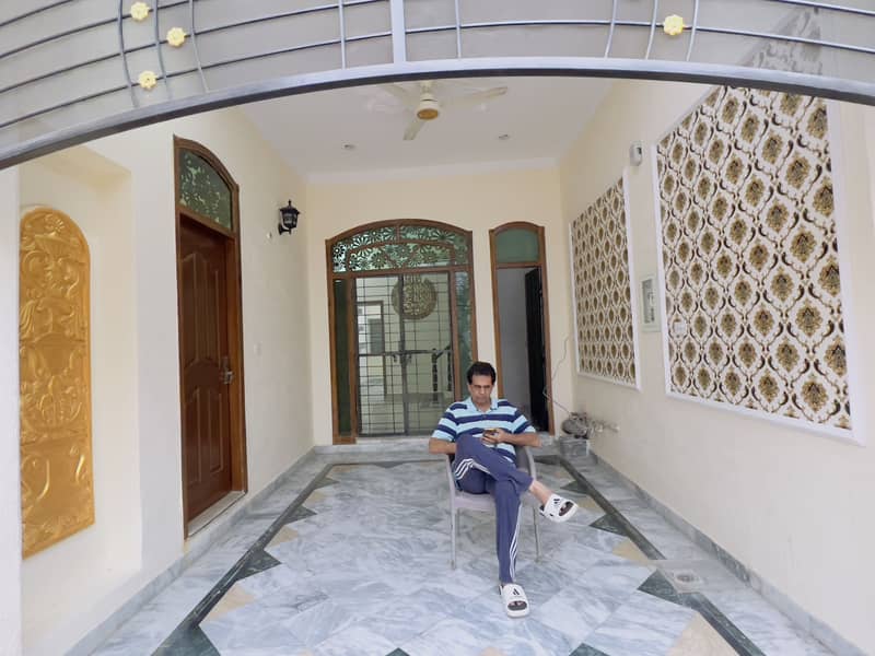 Prime 5 Marla Family Home in Johar Town - Close to All Amenities Emporium Mall 0