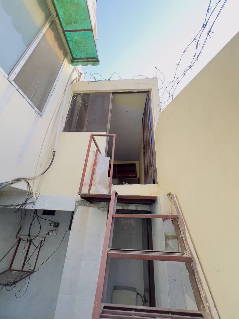 10 Marla Double Storey House Available For Rent Near Emporium Mall 31