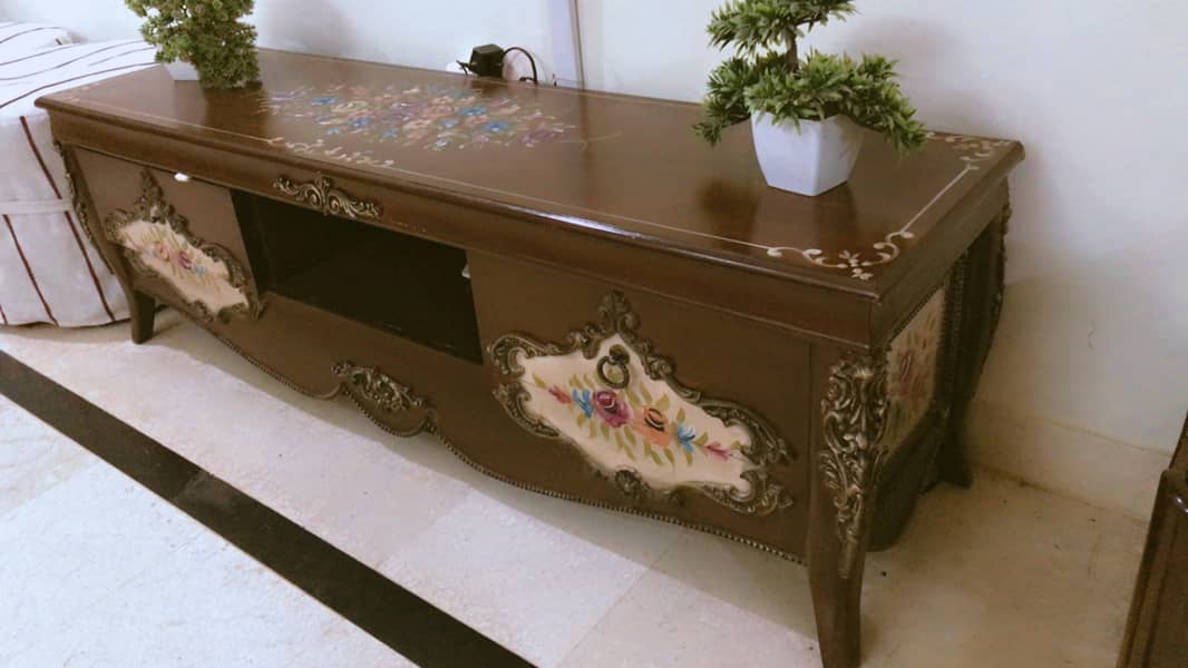 Furniture in very good condition like new 10