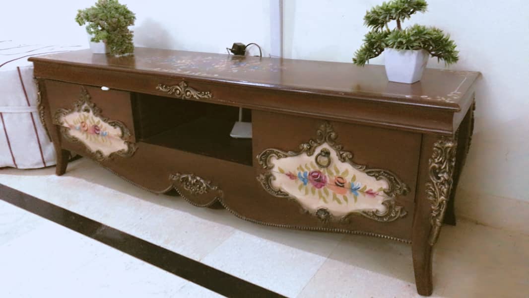 Furniture in very good condition like new 12