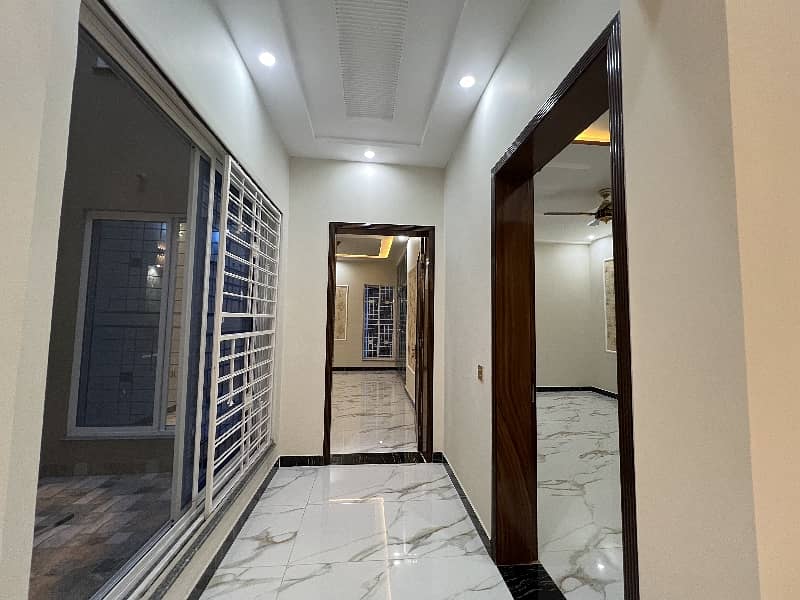 12 Marla Brand new House For Sale Hot Block G1 Near Doctors Hospital 11