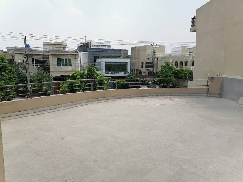 In Johar Town Phase 2 - Block J House Sized 1 Kanal For Sale 9