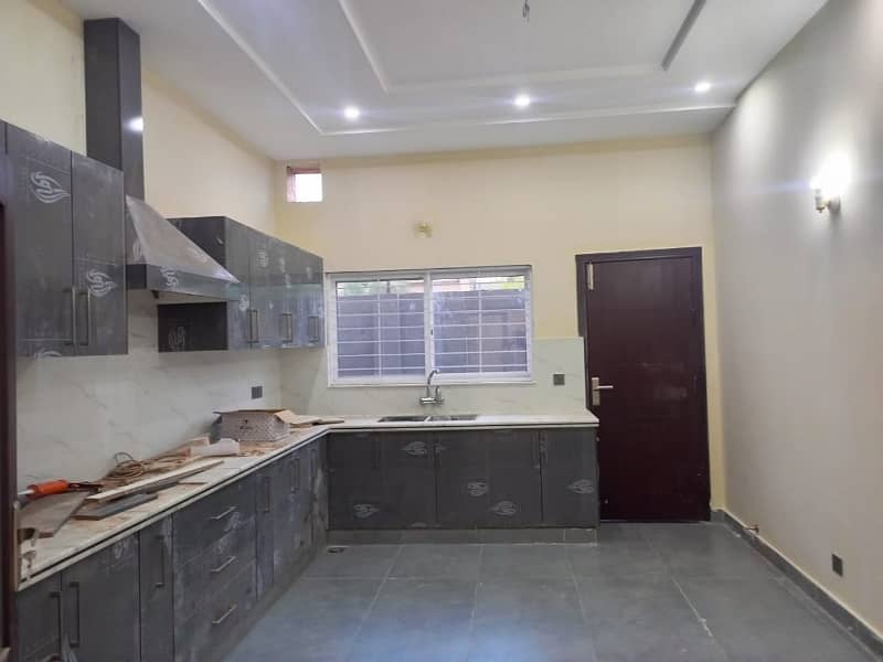 1 Kanal Lower Portion For Rent In Aitchison Society 8