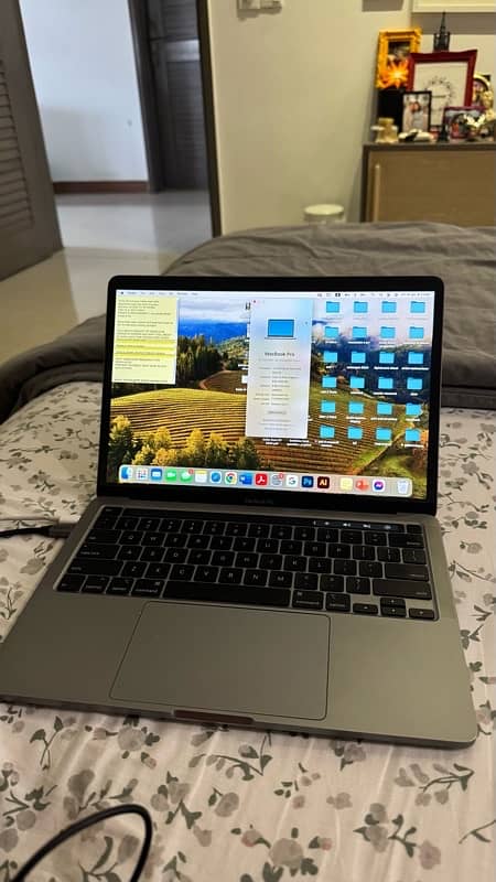 MACBOOK PRO 13inch 2020 model 4