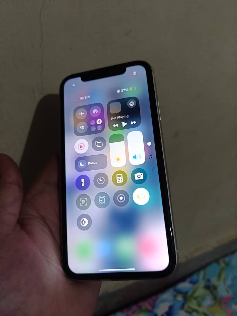 Apple iPhone 11 4