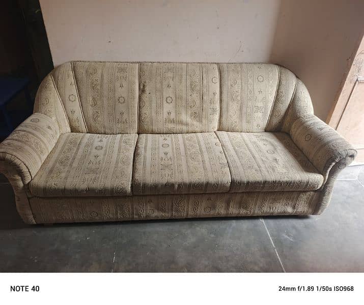 three seater sofa set acchi condition ke sath 1